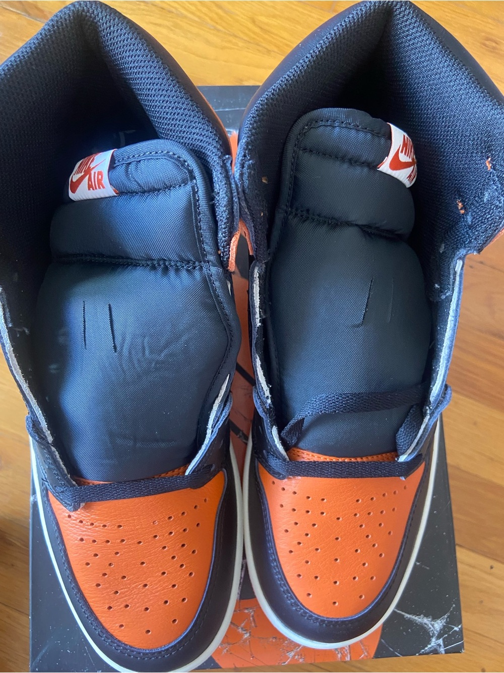 Jordan 1 high Men Black and Orange Low-Top mixed left size 9 right size 9.5 - Picture 2 of 8